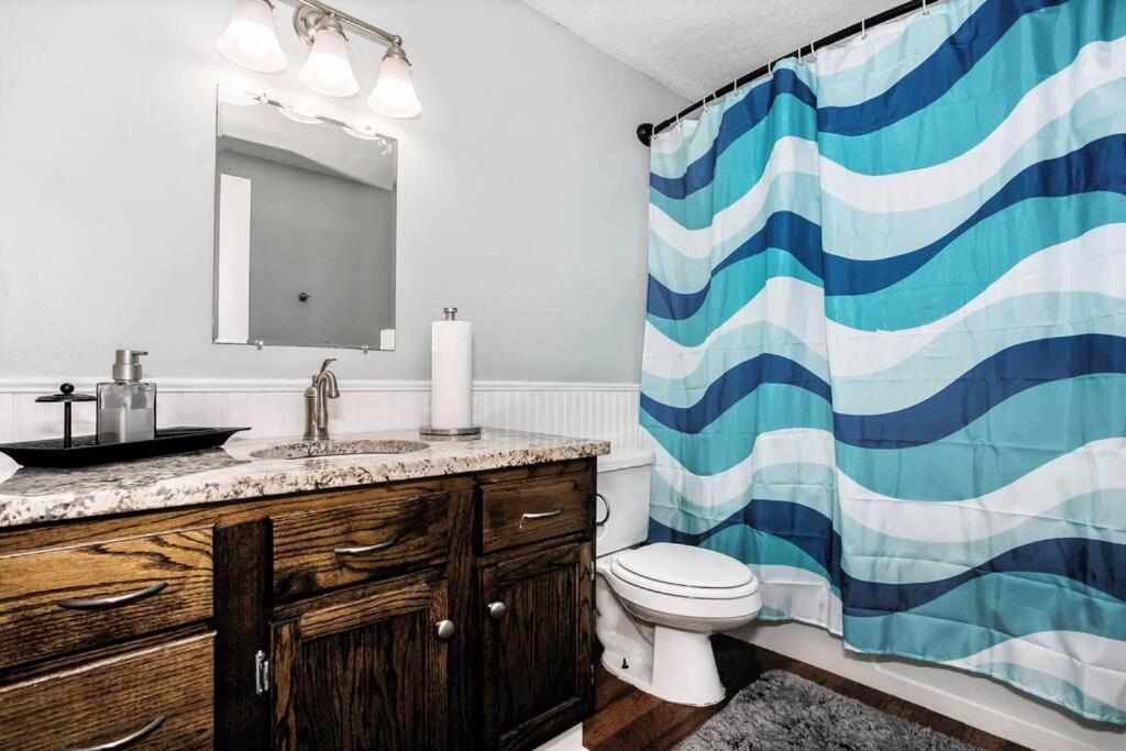 Wow! Spacious Retreat & Amazing Yard 2400+4Bd/3Bth Ουιτσιτά Εξωτερικό φωτογραφία