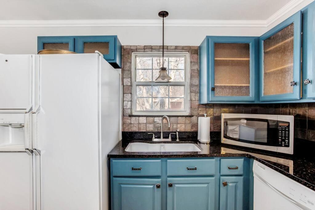Wow! Spacious Retreat & Amazing Yard 2400+4Bd/3Bth Ουιτσιτά Εξωτερικό φωτογραφία