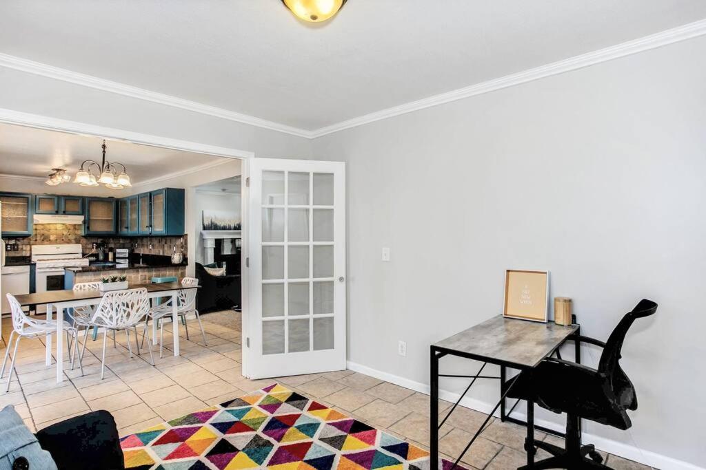 Wow! Spacious Retreat & Amazing Yard 2400+4Bd/3Bth Ουιτσιτά Εξωτερικό φωτογραφία