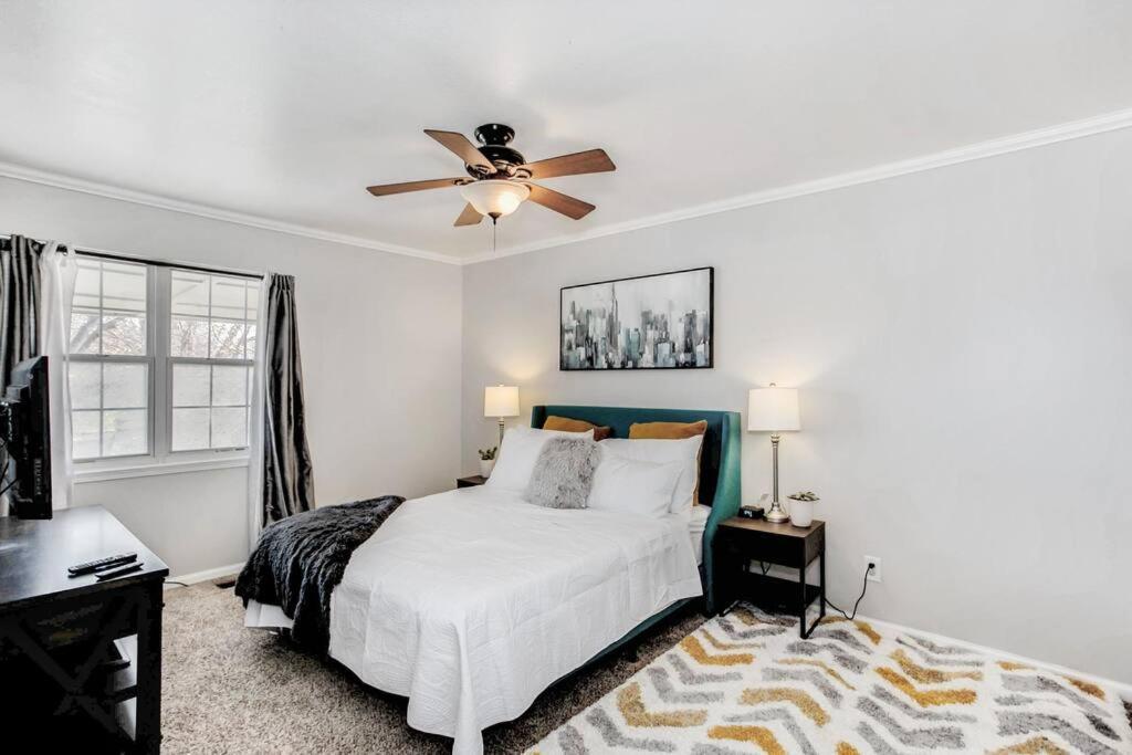Wow! Spacious Retreat & Amazing Yard 2400+4Bd/3Bth Ουιτσιτά Εξωτερικό φωτογραφία