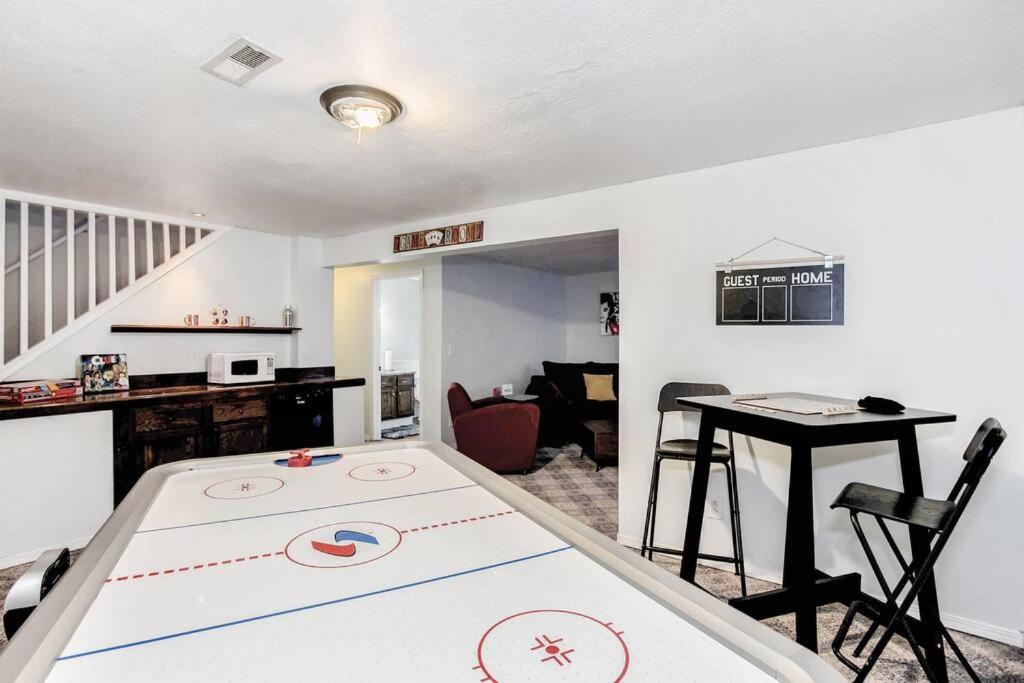 Wow! Spacious Retreat & Amazing Yard 2400+4Bd/3Bth Ουιτσιτά Εξωτερικό φωτογραφία
